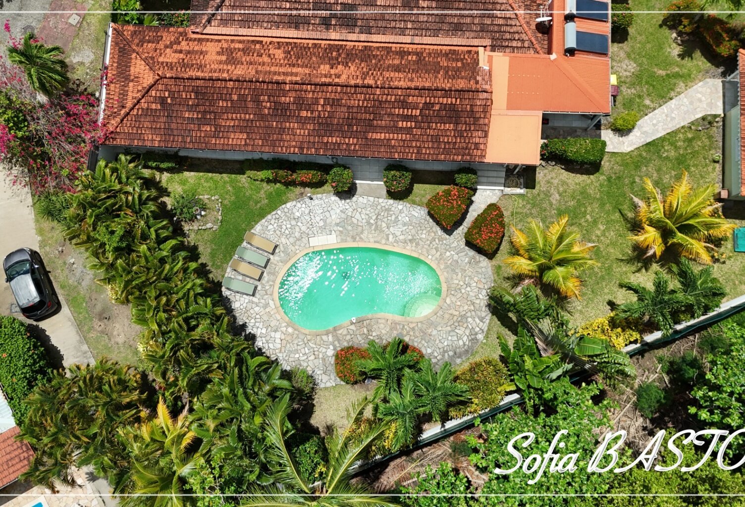 Sainte-Anne Plage – Villa T7 de 220 m²hab.+ 231m2 de terrasses - Piscine - bungalows annexes– Terrain 1 409 m² – Martinique (972) — photo 1