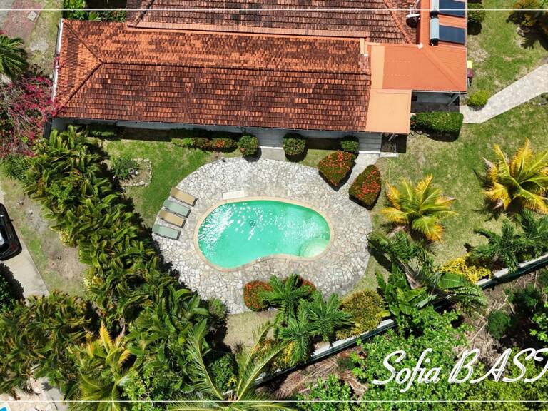 Sainte-Anne Plage – Villa T7 de 220 m²hab.+ 231m2 de terrasses - Piscine - bungalows annexes– Terrain 1 409 m² – Martinique (972) — photo 1