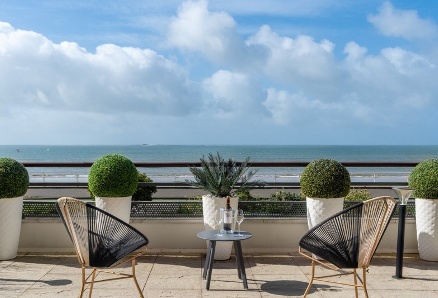 LA BAULE- PROCHE LAJARRIGE-APPARTEMENT 102M2- TERRASSE DE 36M2-GARAGE-CAVE-LOCAL VÉLO ET PLANCHE À VOILE — photo 1
