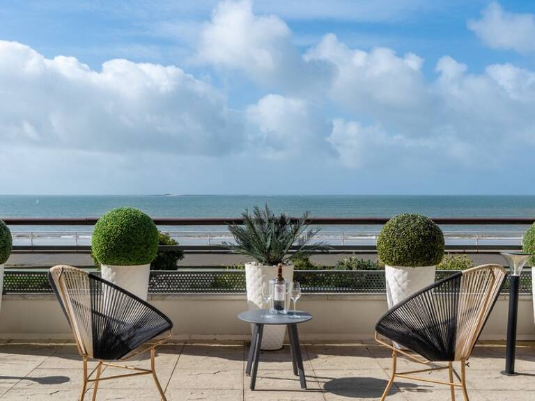LA BAULE- PROCHE LAJARRIGE-APPARTEMENT 102M2- TERRASSE DE 36M2-GARAGE-CAVE-LOCAL VÉLO ET PLANCHE À VOILE — photo 1