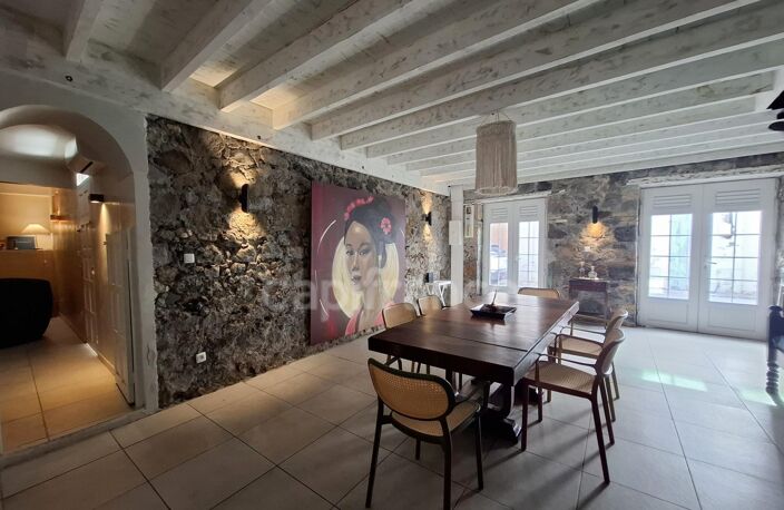 A vendre - Maison de Bourg Atypique et Rénovée – Vue Mer et Montagne – Saint-Pierre (972) — photo 2