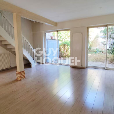 Maison 6 pièces 998 €