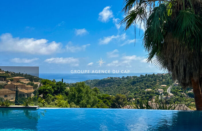 A VENDRE VILLA CONTEMPORAINE VUE MER PISCINE POOL HOUSE CHAMBRES EN SUITE LES ISSAMBRES — photo 3
