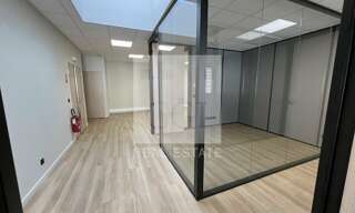 Bureau  233 m² à louer à Villeurbanne (69100)