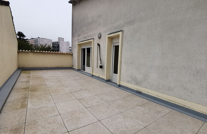 Maison de Ville Centre ville avec jolie terrasse et courette — photo 2