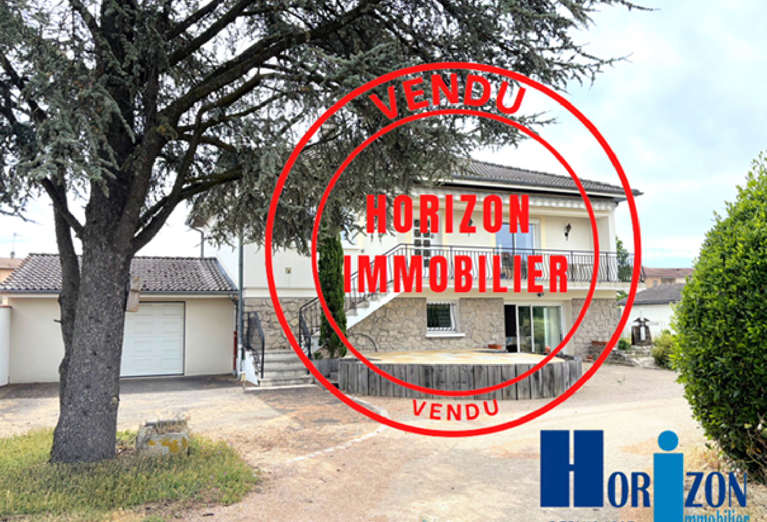EXCLUSIVITE: VEAUCHE GRANDE MAISON 4 CHAMBRES ET SALLE DE JE — photo 1