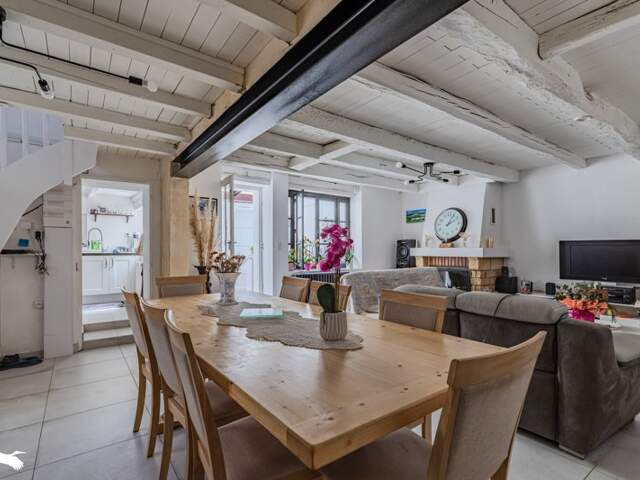 Maison en pierre de 4 pièces principales — photo du bien