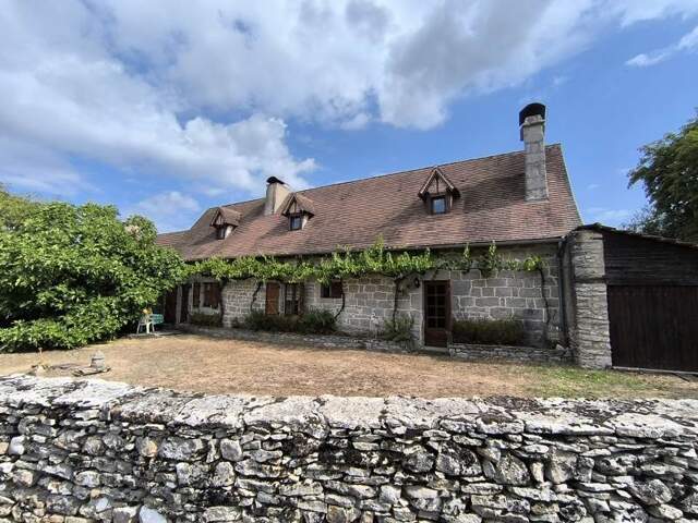 Maison en pierre de 5 pièces principales — photo du bien