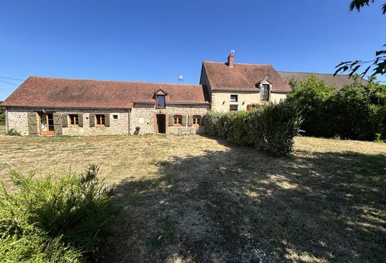 Maison en pierre de 9 pièces principales — photo 1