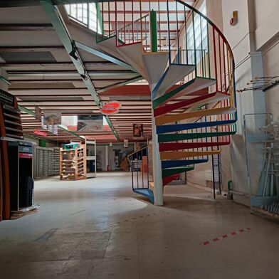 Commerce  649000 €