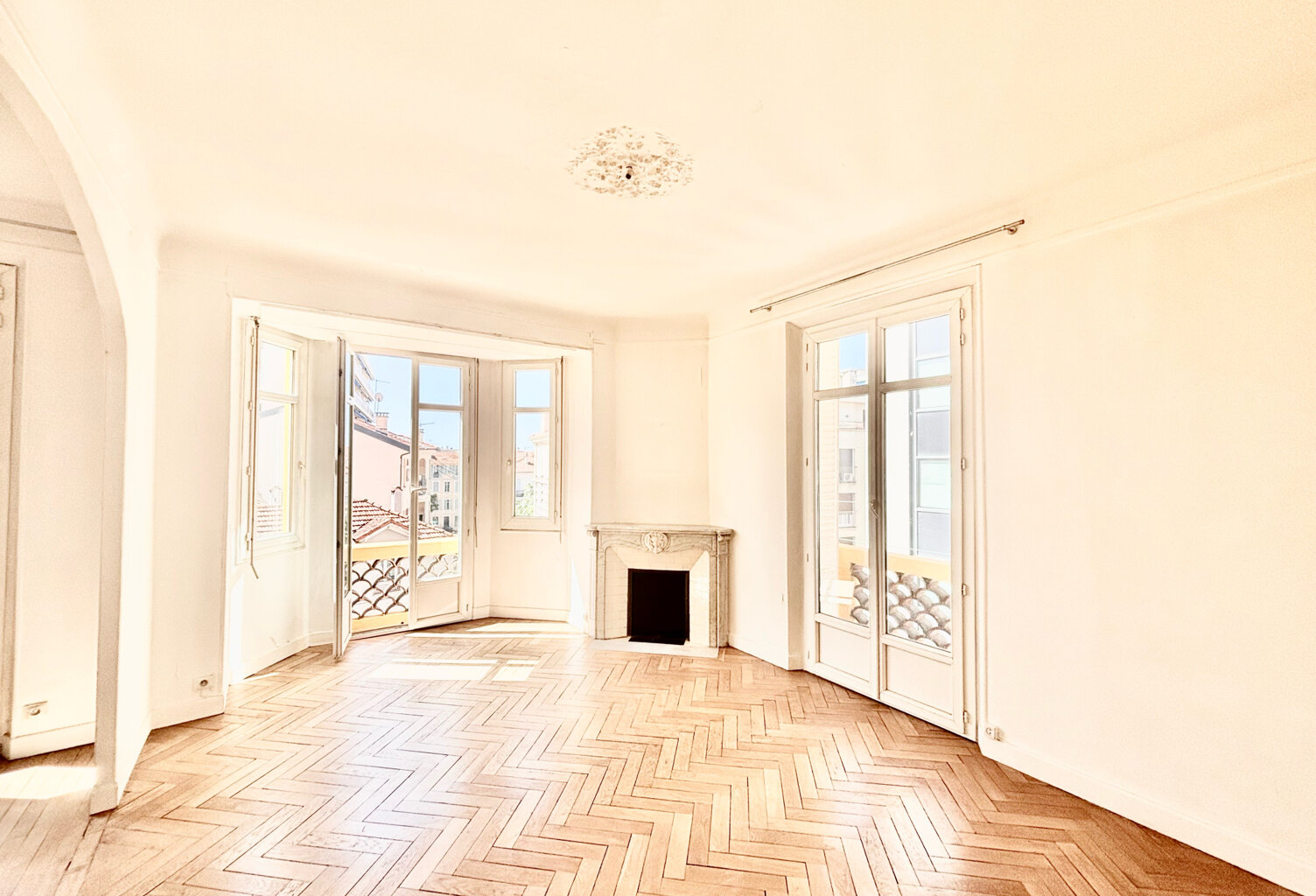 CANNES PROCHE CENTRE T4 BOURGEOIS  SUD 117 M2 AVEC  EXTÉRIEU — photo 1