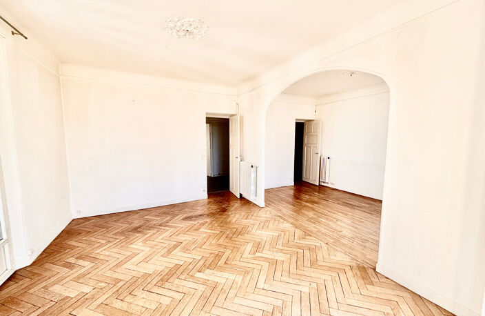 CANNES PROCHE CENTRE T4 BOURGEOIS  SUD 117 M2 AVEC  EXTÉRIEU — photo 2