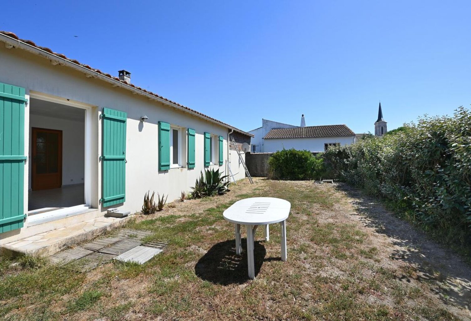 Maison de plain-pied située  centre village A VENDRE SAINT CLEMENT DES BALEINES — photo 1