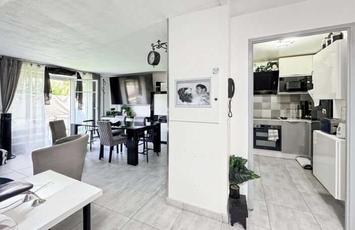 Quartier VILLAGE, appartement T3 (2 chambres) - Terrasse et Jardinet - Box fermé — photo 2