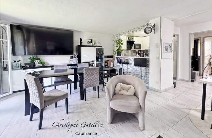Quartier VILLAGE, appartement T3 (2 chambres) - Terrasse et Jardinet - Box fermé — photo 3