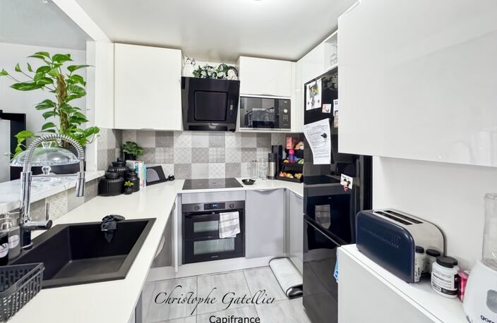 Quartier VILLAGE, appartement T3 (2 chambres) - Terrasse et Jardinet - Box fermé — photo 5