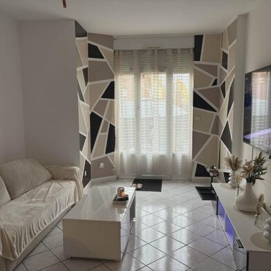 Appartement 3 pièces 810 €