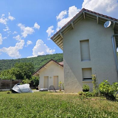 Maison 5 pièces 3350 €