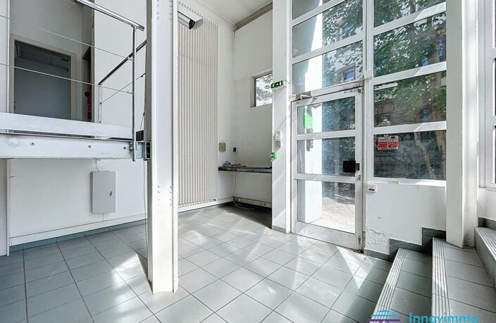 Immeuble de bureaux à Neudorf — photo 2