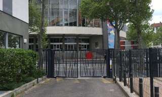 Garage   m² à louer à Lyon 8 (69008)