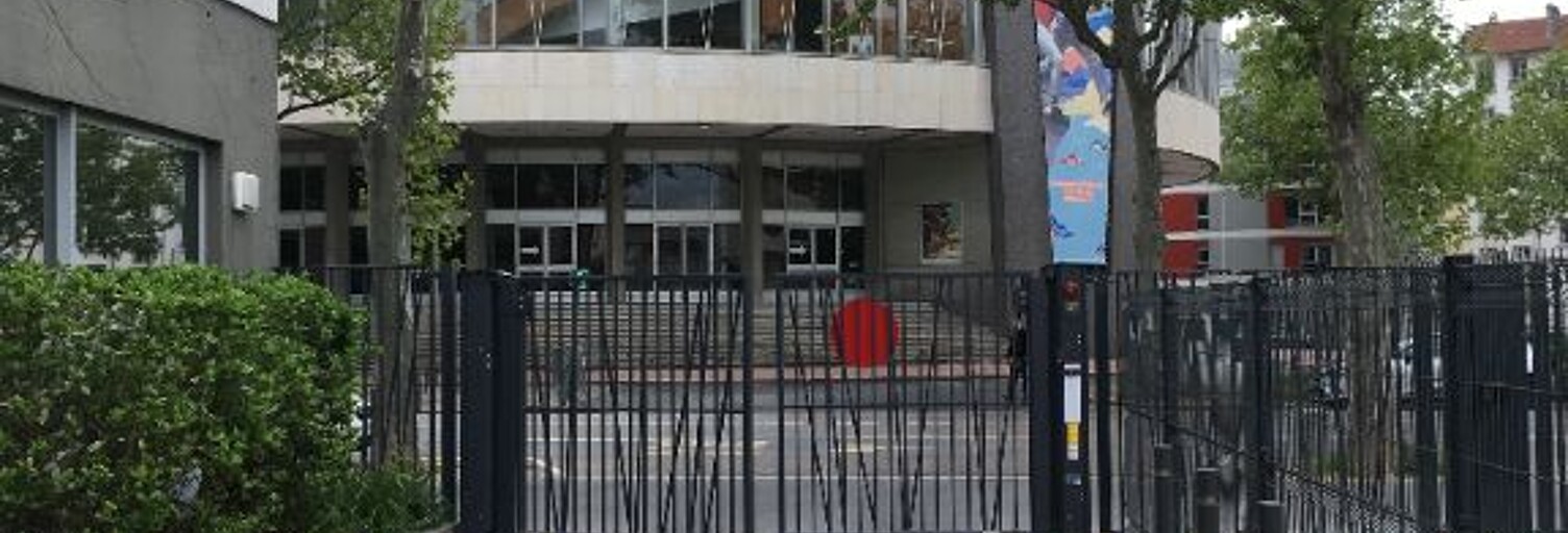 Garage   m² à louer à Lyon 8 (69008)