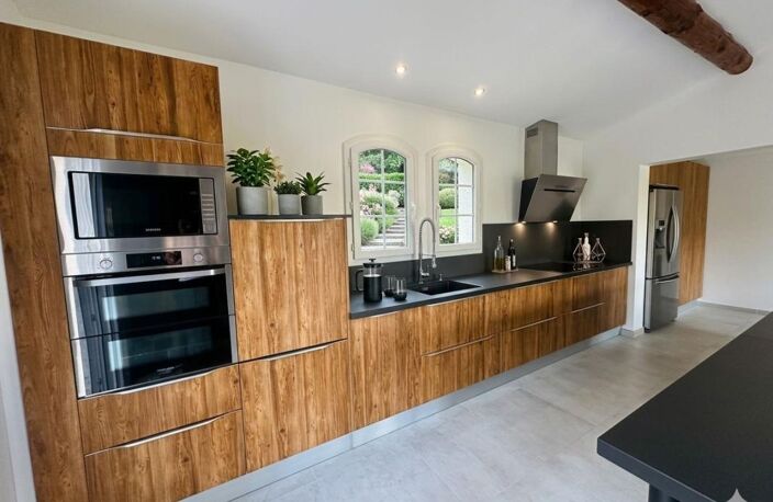 Maison À Vendre T4 + Sous sol aménageable de 110m2 + Garage Moto avec 3000m 2 à Sollies Ville — photo 5