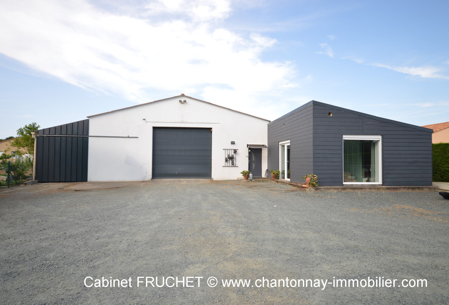 CHANTONNAY - Maison plain-pied avec grand atelier — photo 1