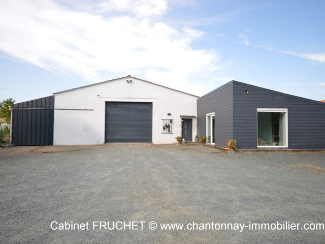 CHANTONNAY - Maison plain-pied avec grand atelier — photo du bien