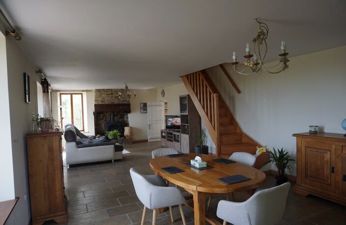 NOYAL-PONTIVY Maison de campagne avec hangar sur une parcelle de 5 500 m². — photo 4