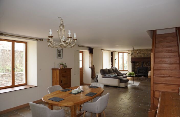 NOYAL-PONTIVY Maison de campagne avec hangar sur une parcelle de 5 500 m². — photo 5