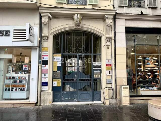 Location local professionnel/commercial — photo du bien