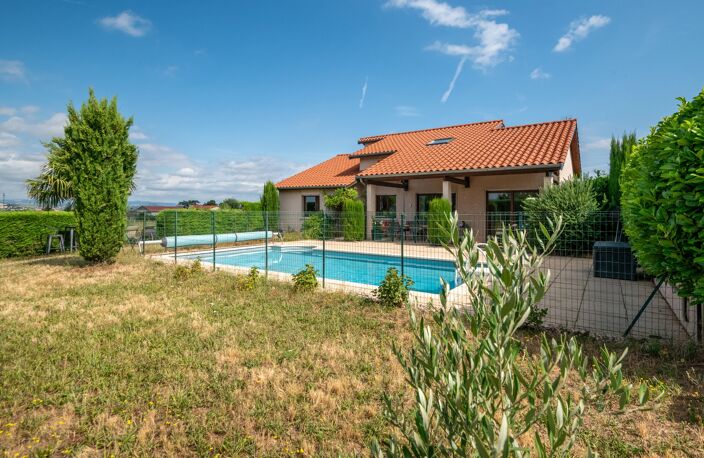 La Tour-de-Salvagny - Maison familiale d'environ 175 m² - 4 chambres - Terrain plat de 1500 m² avec piscine — photo 4