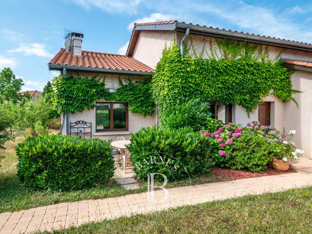 La Tour-de-Salvagny - Maison familiale d'environ 175 m² - 4 chambres - Terrain plat de 1500 m² avec piscine — photo du bien