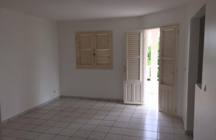 TROIS-ILETS / Anse-mitan : SPACIEUX T3 AVEC VUE — photo 5