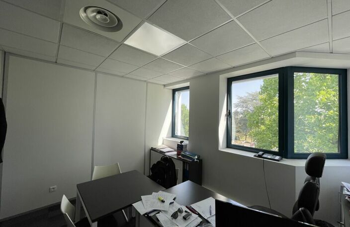 BUREAUX à LOUER — photo 3