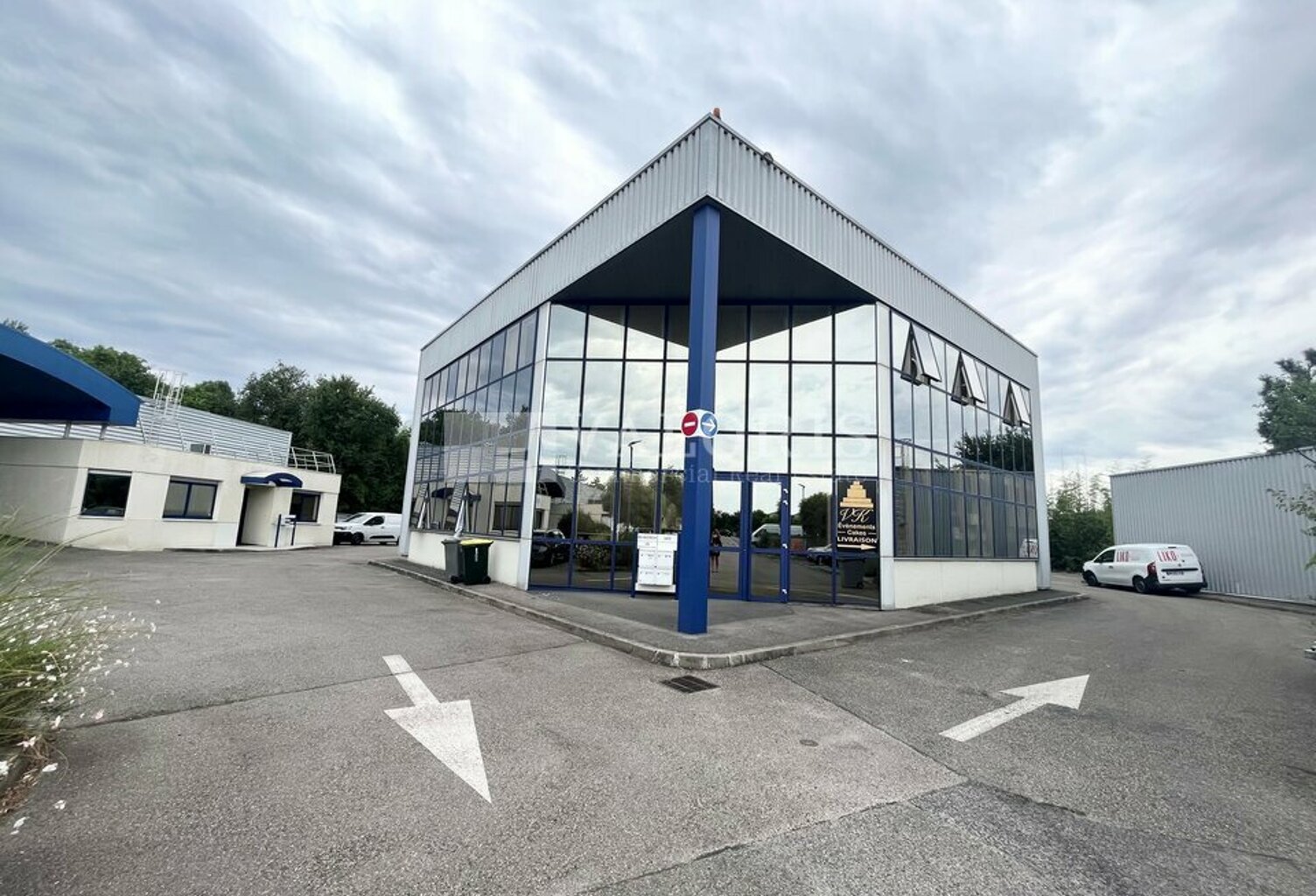 BUREAUX à LOUER — photo 1