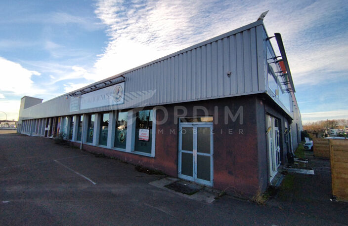 LOCAL COMMERCIAL- 220M² - EMPLACEMENT N°1 -  53 AVENUE JEAN MERMOZ — photo 3