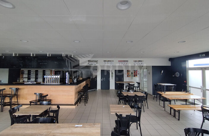 LOCAL COMMERCIAL- 220M² - EMPLACEMENT N°1 -  53 AVENUE JEAN MERMOZ — photo 4