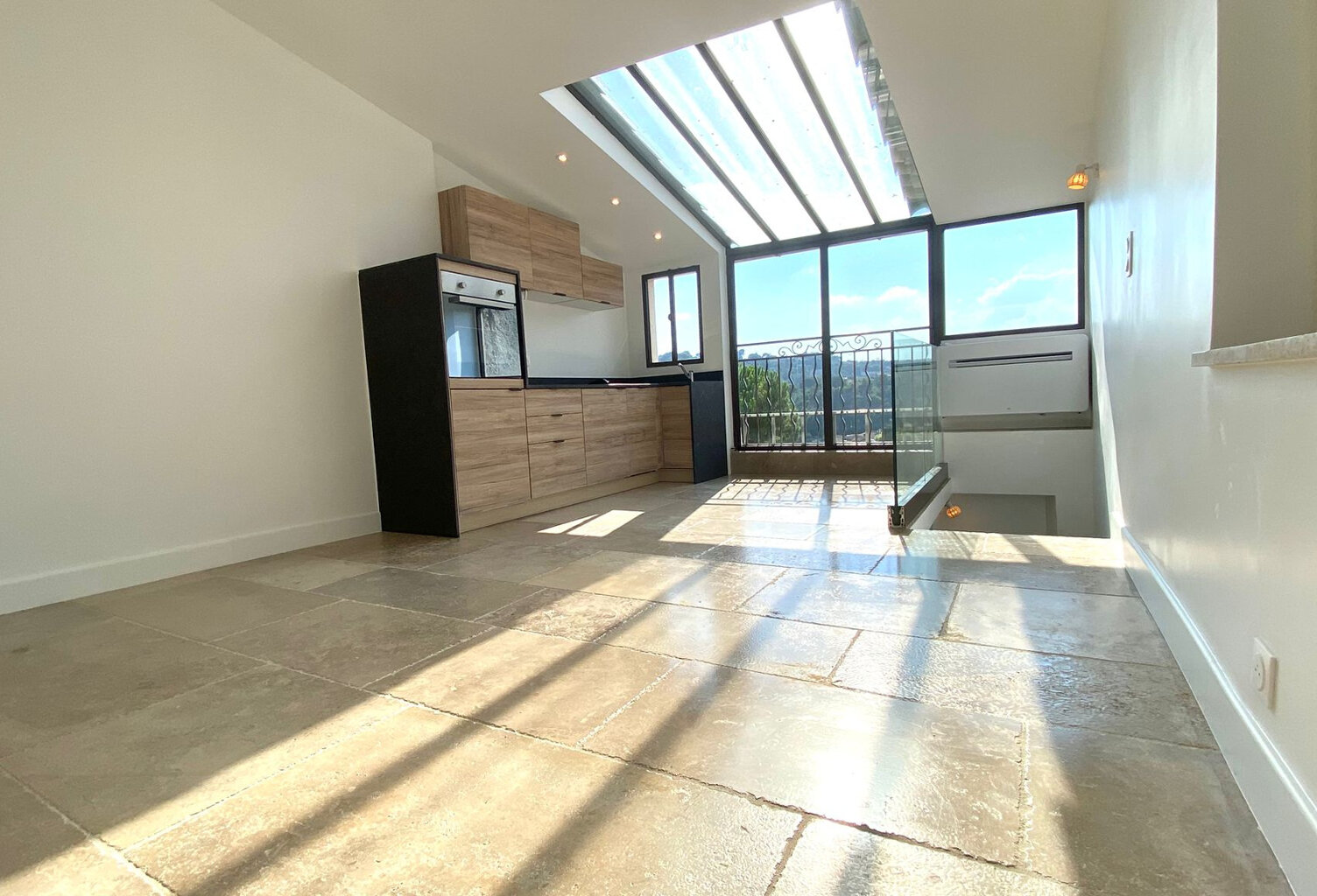 EXCLUSIVITE - BIOT VILLAGE - APPARTEMENT DUPLEX ENTIEREMENT — photo 1