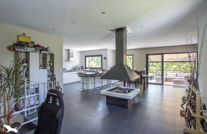 Vente maison 5 pièces 157 m² Saint-Laurent-de-la-Prée (17450) — photo 2