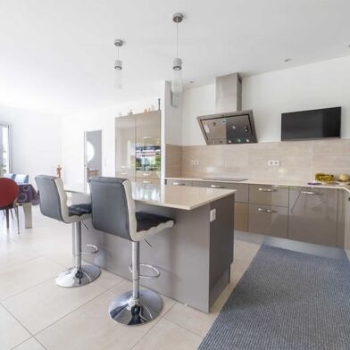 Maison 4 pièces 734992 €