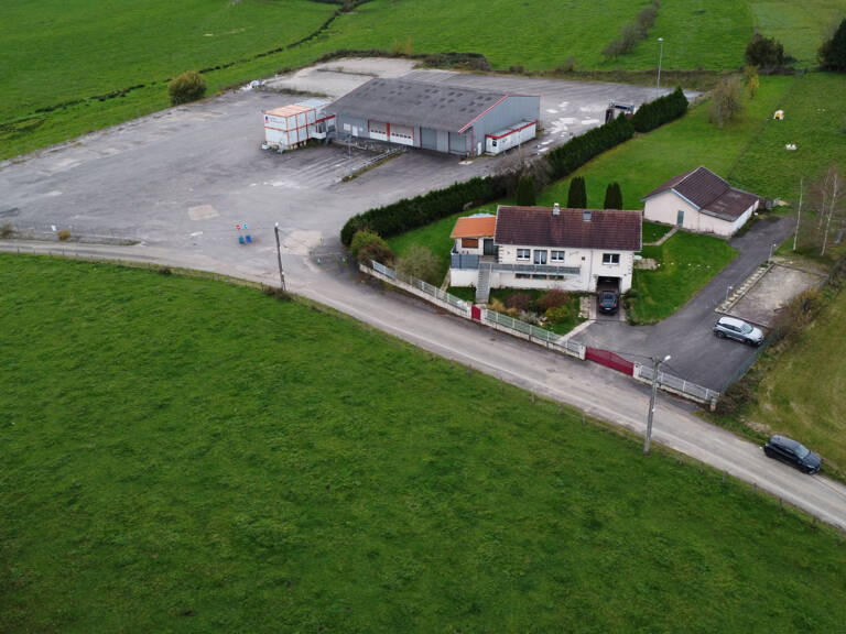 Vente ensemble immobilier, bâtiment de 700 m2 + pavillon sur — photo 1