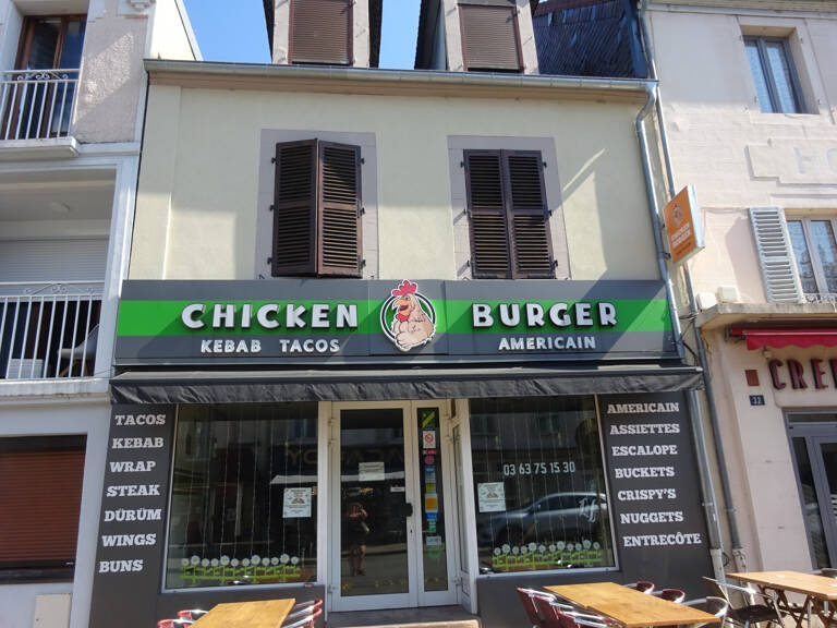 Vente immeuble de rapport 2 logements et un local commercial — photo 1