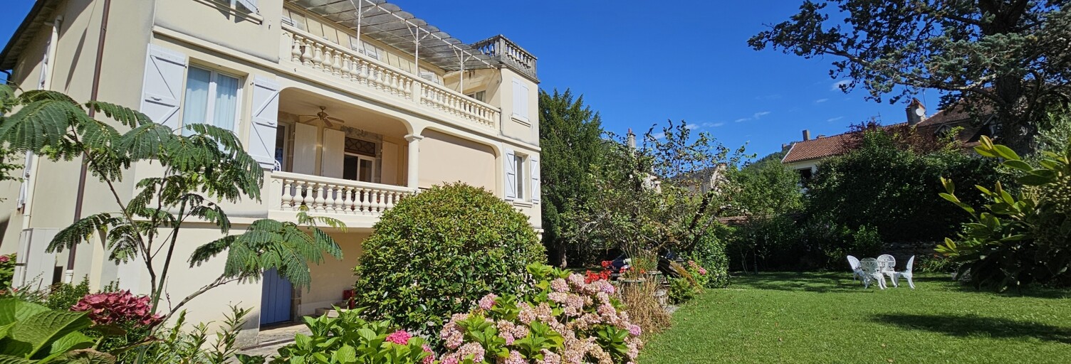 Maison 10 Pièces 304 m² à vendre à Saint-Céré (46400)