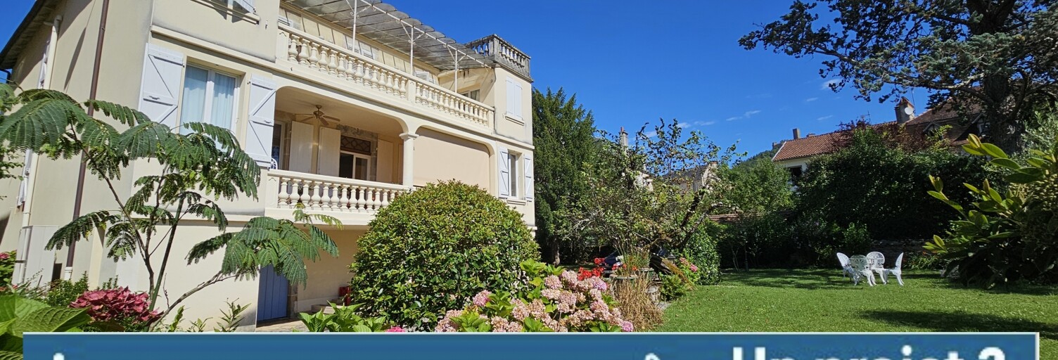 Maison 10 Pièces 304 m² à vendre à Saint-Céré (46400)