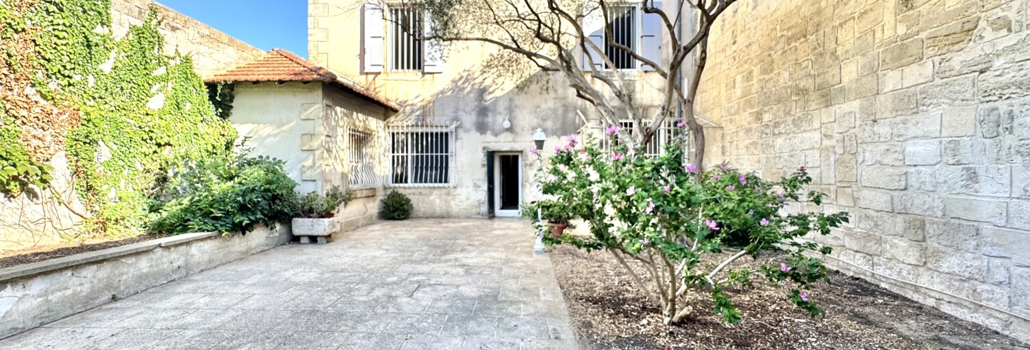 Maison 8 Pièces 228 m² à vendre à Saint-Gilles (30800)