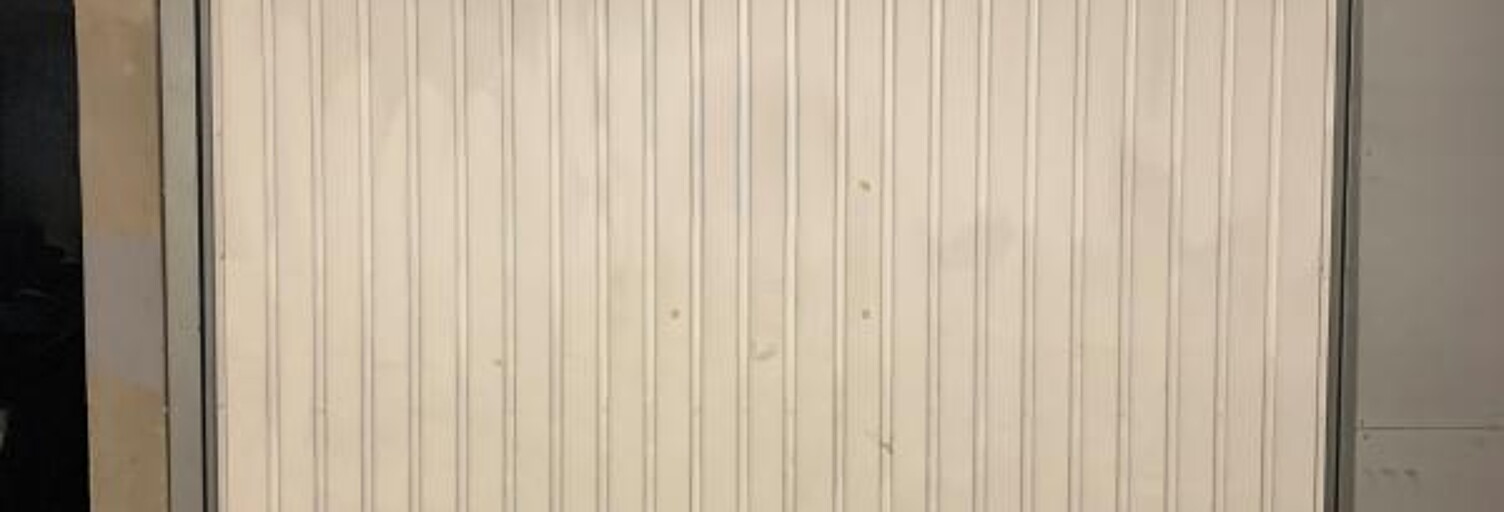 Garage   m² à louer à Carros (06510)