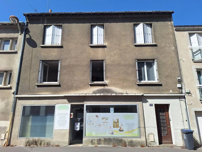 PORTES OUVERTES - Immeuble avec bureaux et 2 appartements loués — photo 1