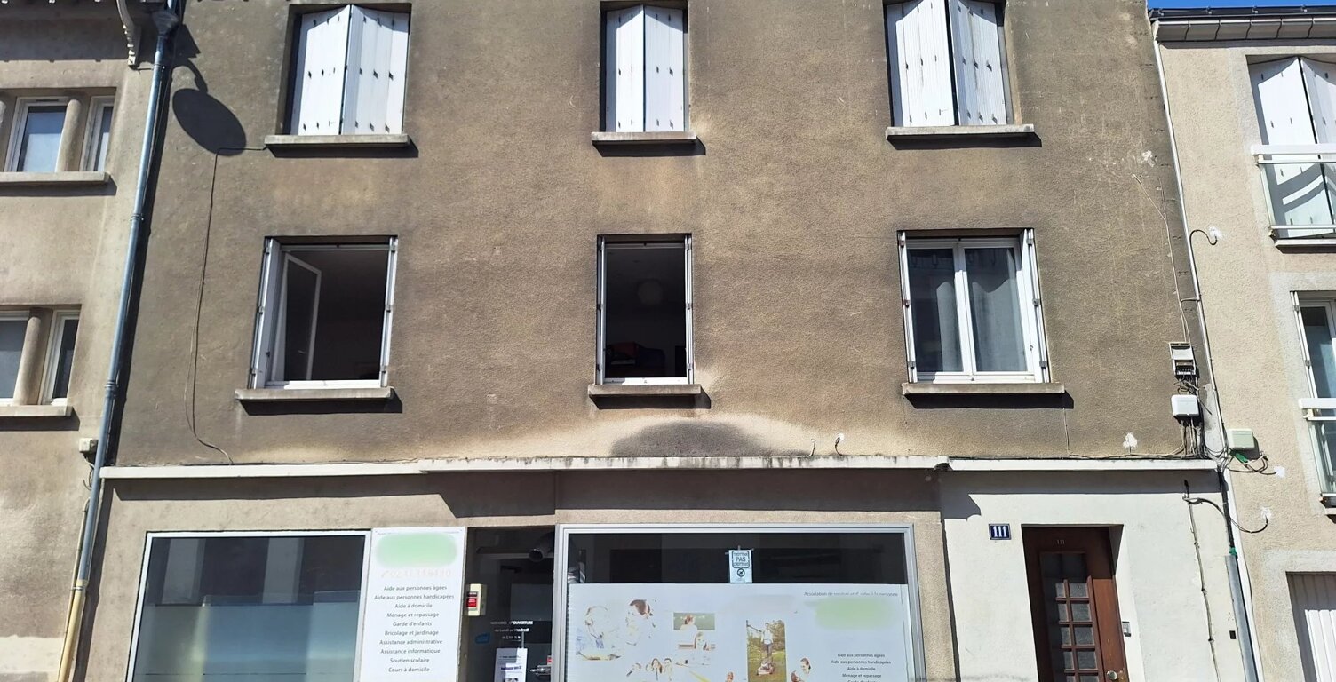 PORTES OUVERTES - Immeuble avec bureaux et 2 appartements loués — photo 1