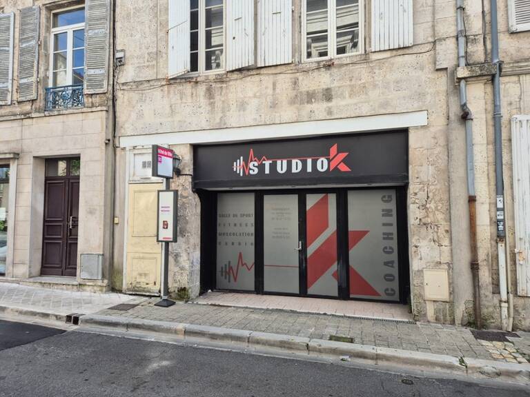 Local Commercial, 220 m2, face hôtel deVille — photo 1